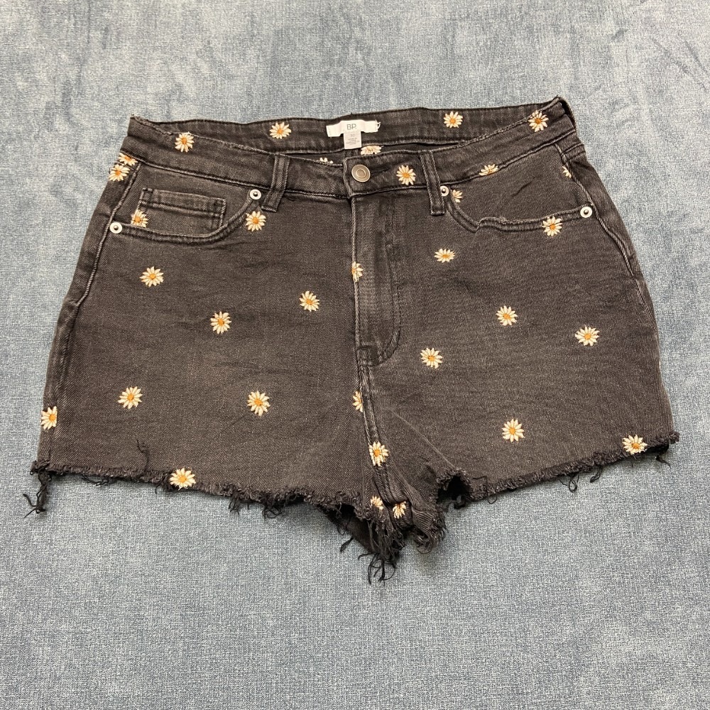 BP. Jeans Cut Off Shorts Womens 30 Black Cotton Daisy Floral Embroidered Denim
